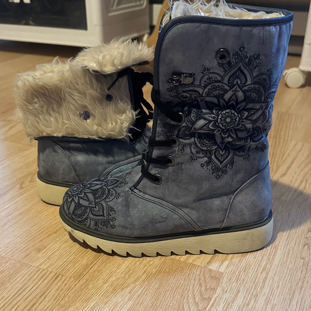 Women's Elegant Blue Winter Boots with Faux Fur
